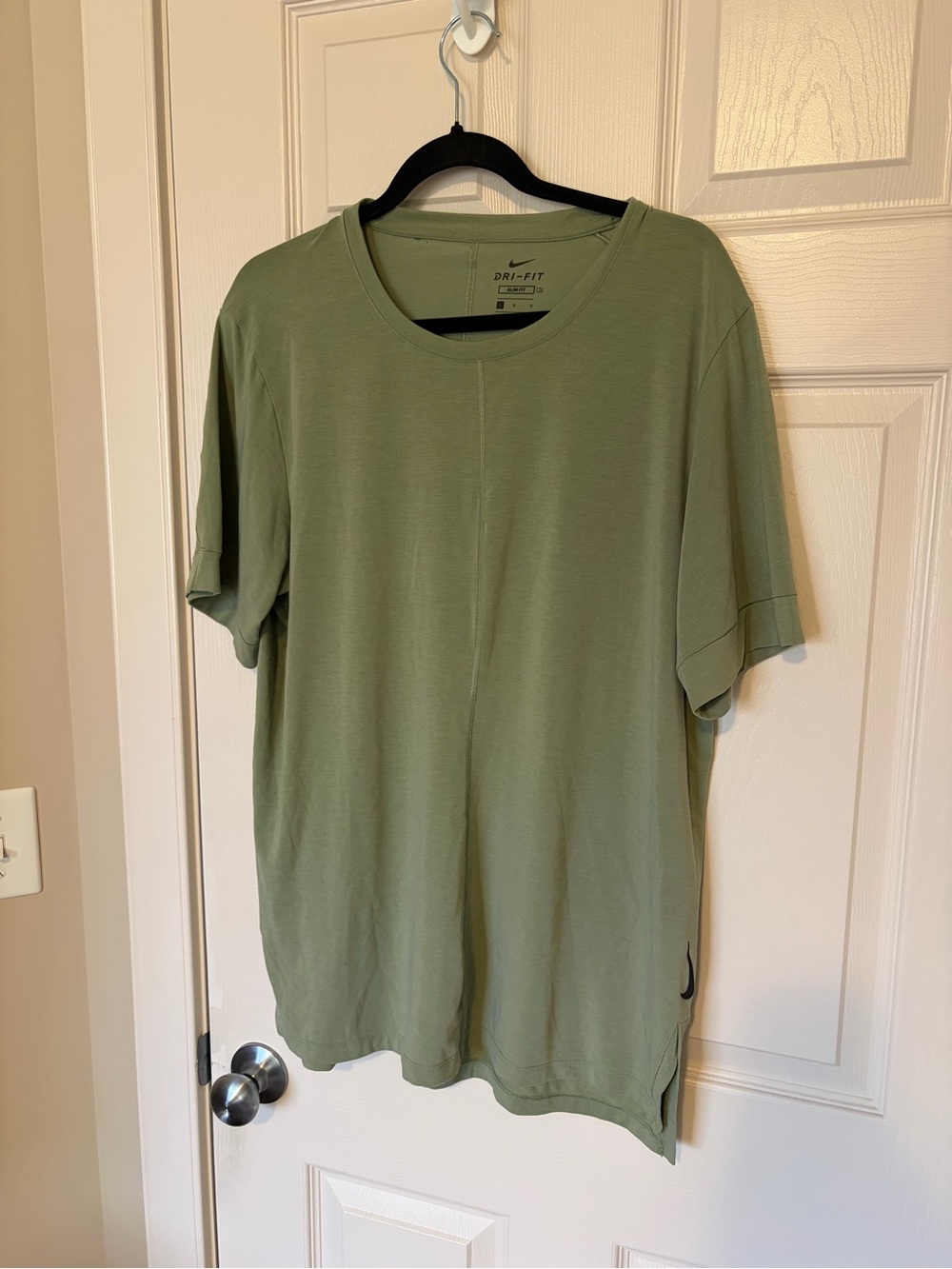 🎉 NIKE - Green Mens Large Slim Fit Tee Shirt